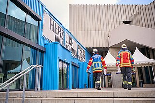 Bei einer Übung am Staatstheater Karlsruhe übten die Kameradinnen und Kameraden der Feuerwehr Karlsruhe am 22. April 2024 den Ernstfall.