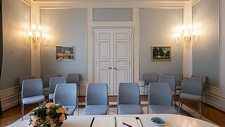 Das Foto zeigt das Klassizistische Zimmer im Haus Solms