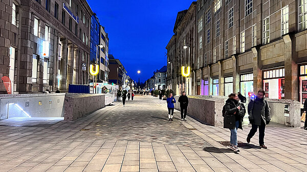 Kaiserstraße - Blick in Richtung Marktplatz bei Nacht