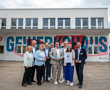 Fertig saniertes Gewerkshaus während der Eröffnungsfeier