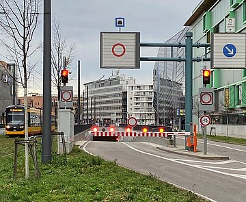 Der Karoline-Luise-Tunnel ist stadteinwärts gesperrt. 