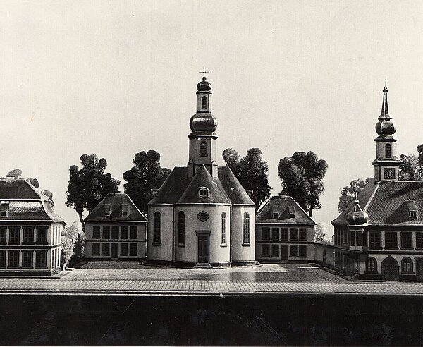 Erinnerung: Der Grundriss der 1807 abgebrochenen ersten Karlsruher Kirche soll auf dem Marktplatz sichtbar werden. Foto: Stadtarchiv