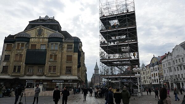 1.306 Pflanzen hat die Gruppe MAIO Architekten auf dem Platz vor der Oper von Temeswar in der Installation "The Nursery" verteilt.