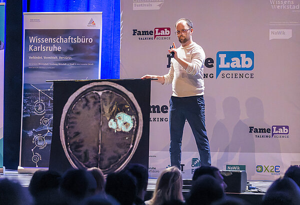 Fluoreszierender Effekt beim Vortrag von Julius