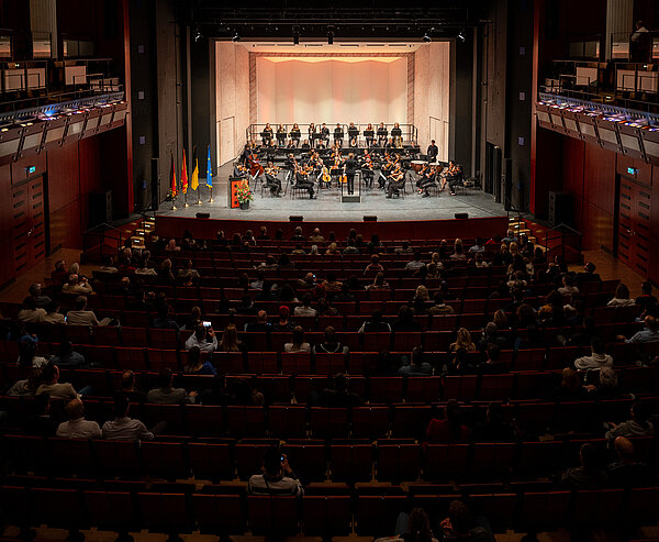 Die Einbürgerungsfeier im Jahr 2023 fand in der Festhalle statt. 