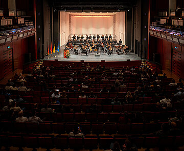 Die Einbürgerungsfeier im Jahr 2023 fand in der Festhalle statt. 