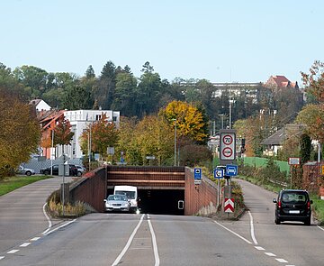 Einfahrt/Ausfahrt Tunnel Grötzingen mit KFZ 