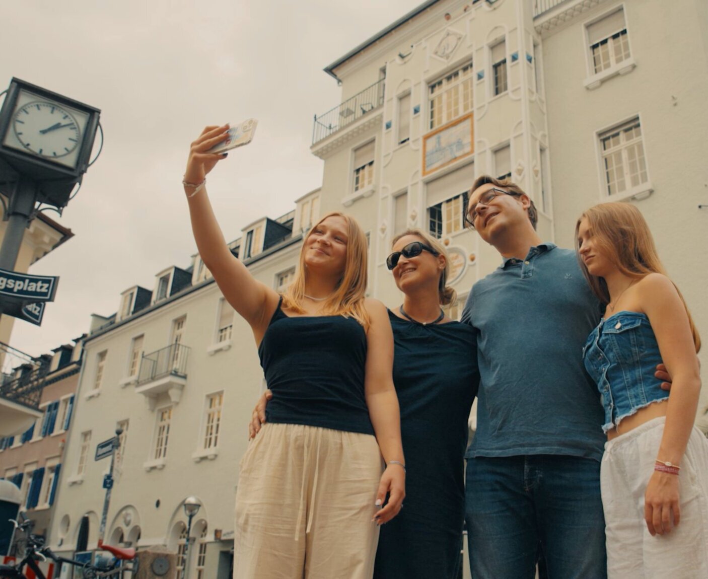 Der Imageclip zeigt unterschiedliche Perspektiven der Innenstadt auf.