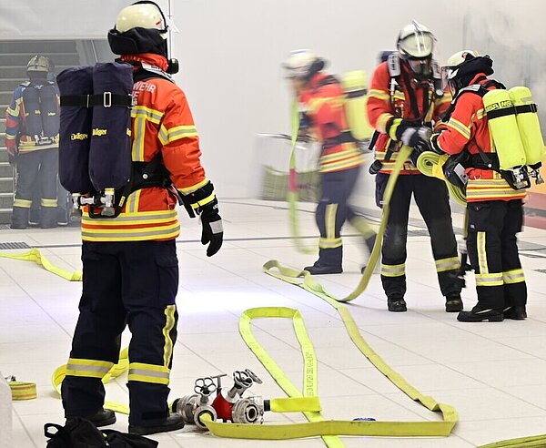 Einsatzübung der Feuerwehr, Haltestelle Marktplatz; unterirdisch; Stadtbahntunnel; Stadtbahn