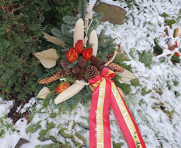 Weihnachts-Grabschmuck für Nachlassgebende.