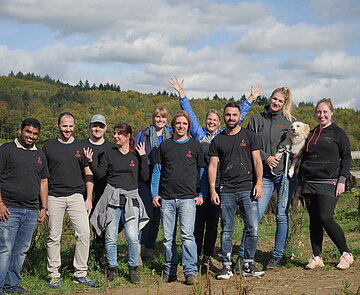 Tipico-Team hilft auf dem Tierschutzhof