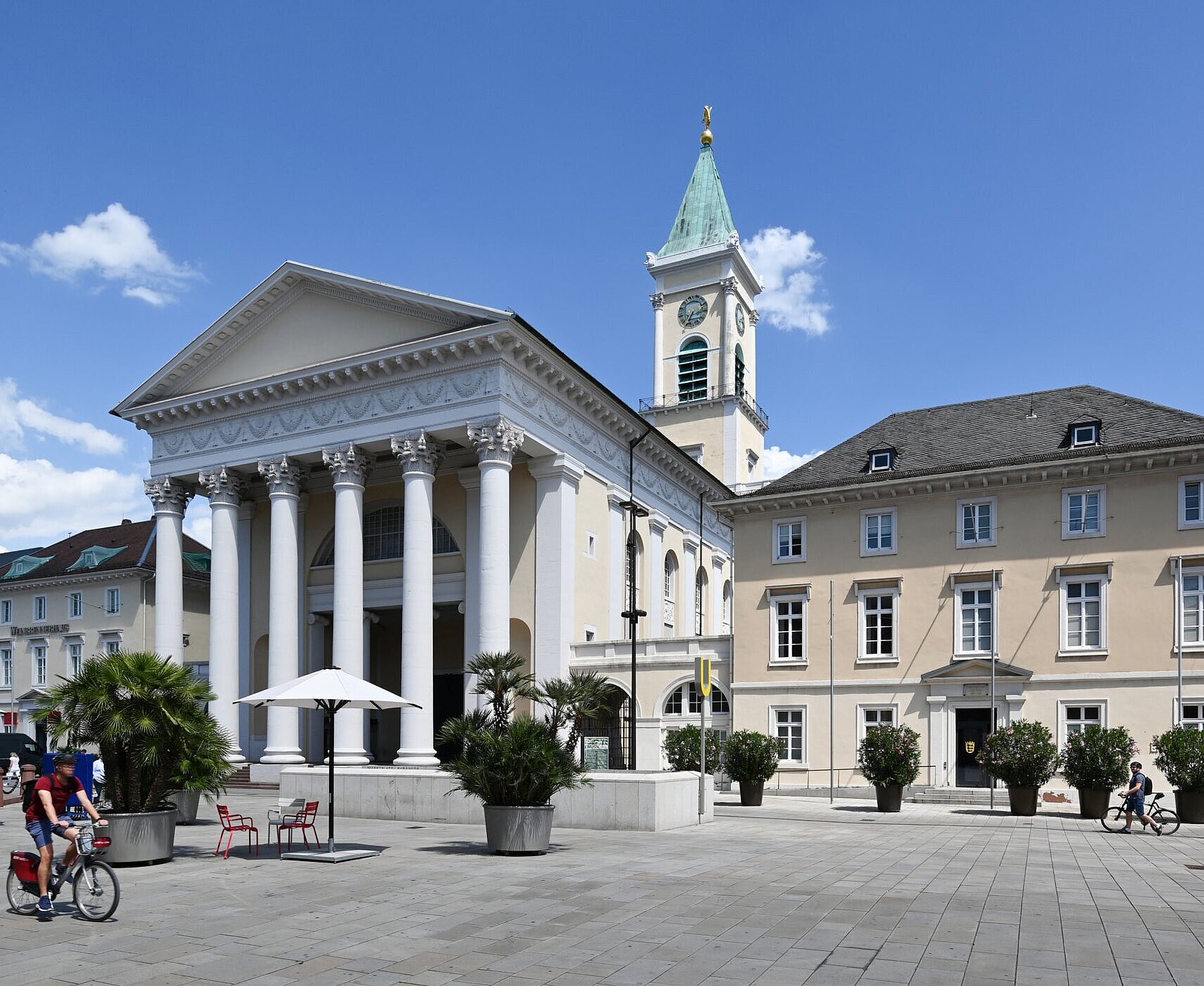 Außenansicht der Stadtkirche in der Innenstadt von Karlsruhe