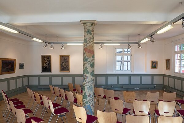 Das Bild zeigt den Bürgersaal im Rathaus I in Grötzingen.