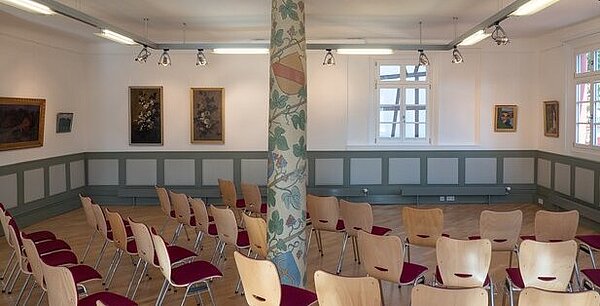 Das Bild zeigt den Bürgersaal im Rathaus I in Grötzingen.