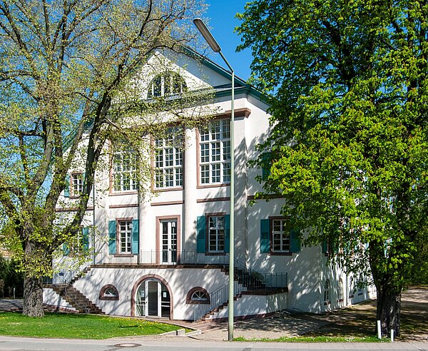 Gebäudeansicht des ehemaliges Stephanienbads, heutiges Evangelisches Gemeindezentrum Paul Gerhardt