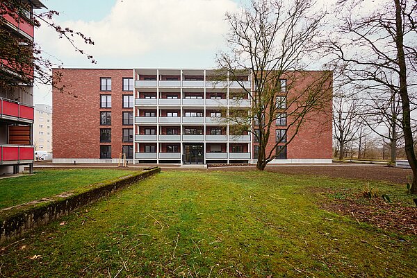 Das modernisierte Gebäude in der Josef-Schofer-Straße am alten Flugplatz 