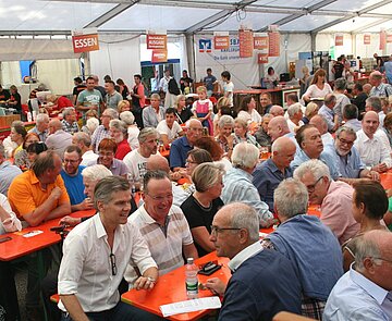 Im Festzelt auf der Neureuter Kerwe 2019.