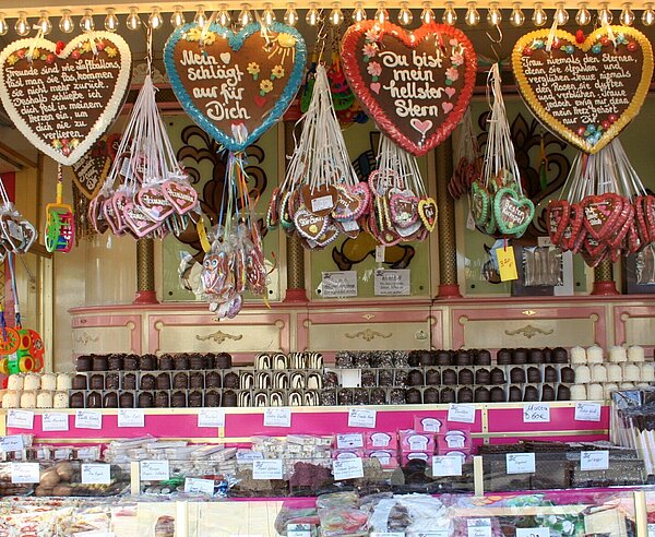 Süßigkeiten an einem Kerwe-Stand