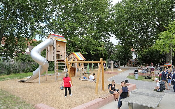 Das Bild zeigt den Spielplatz Durlach bei der Neueröffnung.
