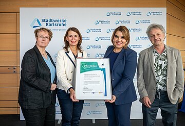 Urkundenübergabe im Rahmen des 30-jährige Jubiläum der Stadtwerke Karlsruhe im europäischen Umweltmanagementsystem EMAS