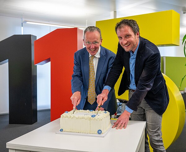 zur Feier des 15jährigen Jubiläums der Behördennummer gibt es eine Torte