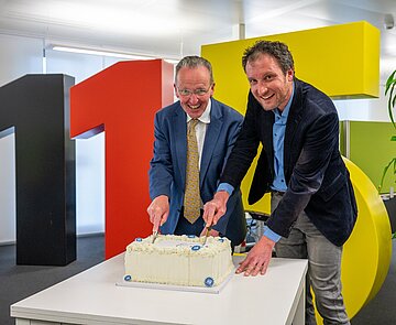 zur Feier des 15jährigen Jubiläums der Behördennummer gibt es eine Torte