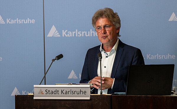 Haushaltsrede OB Dr. Frank Mentrup am Rednerpult