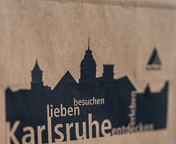 Symbolbild Papiertasche Karlsruhe