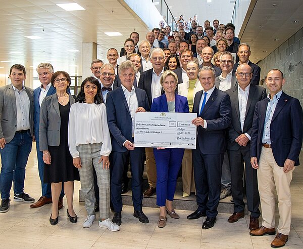 Übergabe KI-Förderbescheid