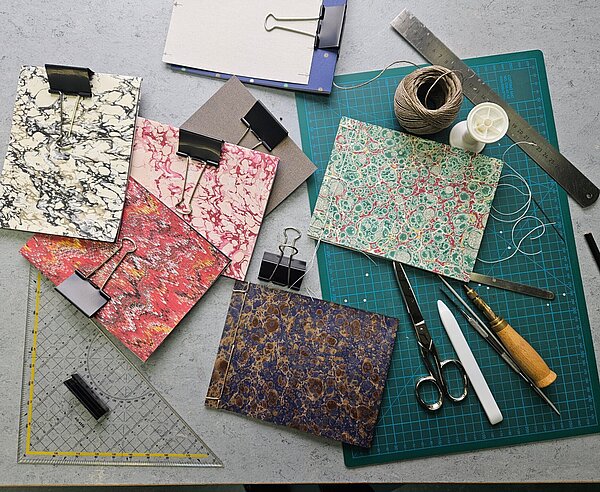 Blick auf eine Japanische Broschur in der Buchbinderei