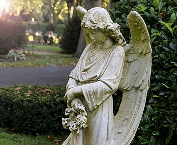 Engelsstatue auf dem Karlsruher Hauptfriedhof