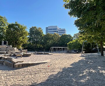Der Kinderspielplatz am Rodelhügel in der Günther-Klotz-Anlage wird umgestaltet.