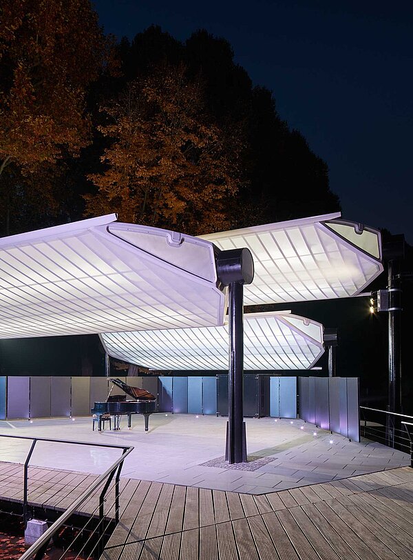 Seebühne beleuchtet 