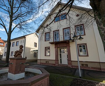Außenansicht des Gebäudes der Ortsverwaltung Neureut