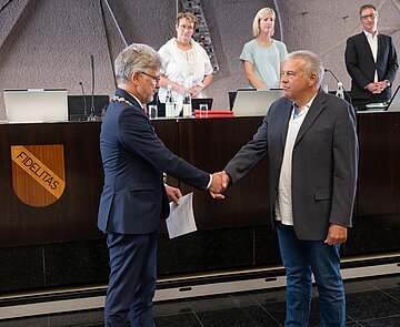 Vereidigung von Uwe Winkler durch OB Frank Mentrup nach Ausscheiden von Stadtrat Dr. Gerhard Lenz 