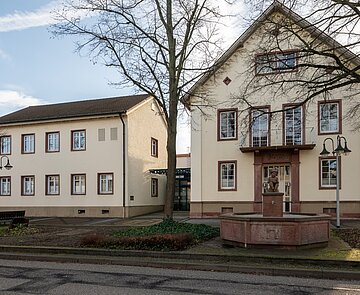 Außenansicht des Gebäudes der Ortsverwaltung Neureut