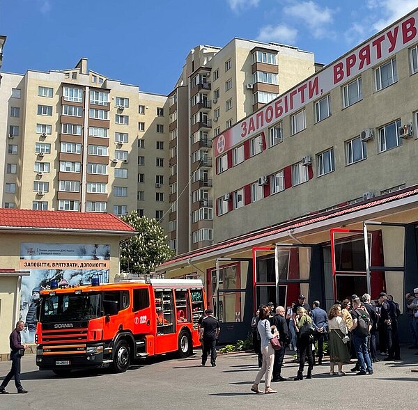 Winnyzja. Übergabe des am 16.Mai in Karlsruhe gestarteten Feuerwehrautos