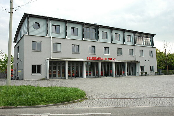 Das Foto zeigt die Außenansicht der Westwache