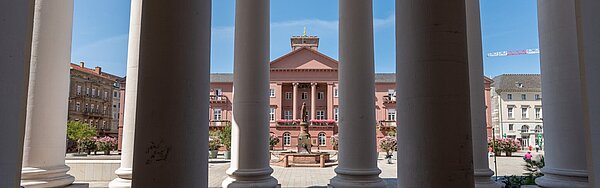 Symbolbild Marktplatz, Rathaus