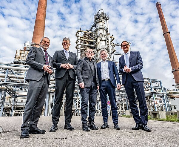 Politik zu Besuch bei der MiRO: Bundesverkehrsminister Schnieder (2.v.l.), BW-Verkehrsminister Hermann (M.) und OB Dr. Frank Mentrup.