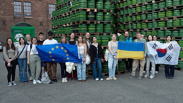 Im Rahmenpgramm für das Sommerpraktikum organisierte die Stadtverwaltung eine Besichtigung der Brauerei Hoepfner.