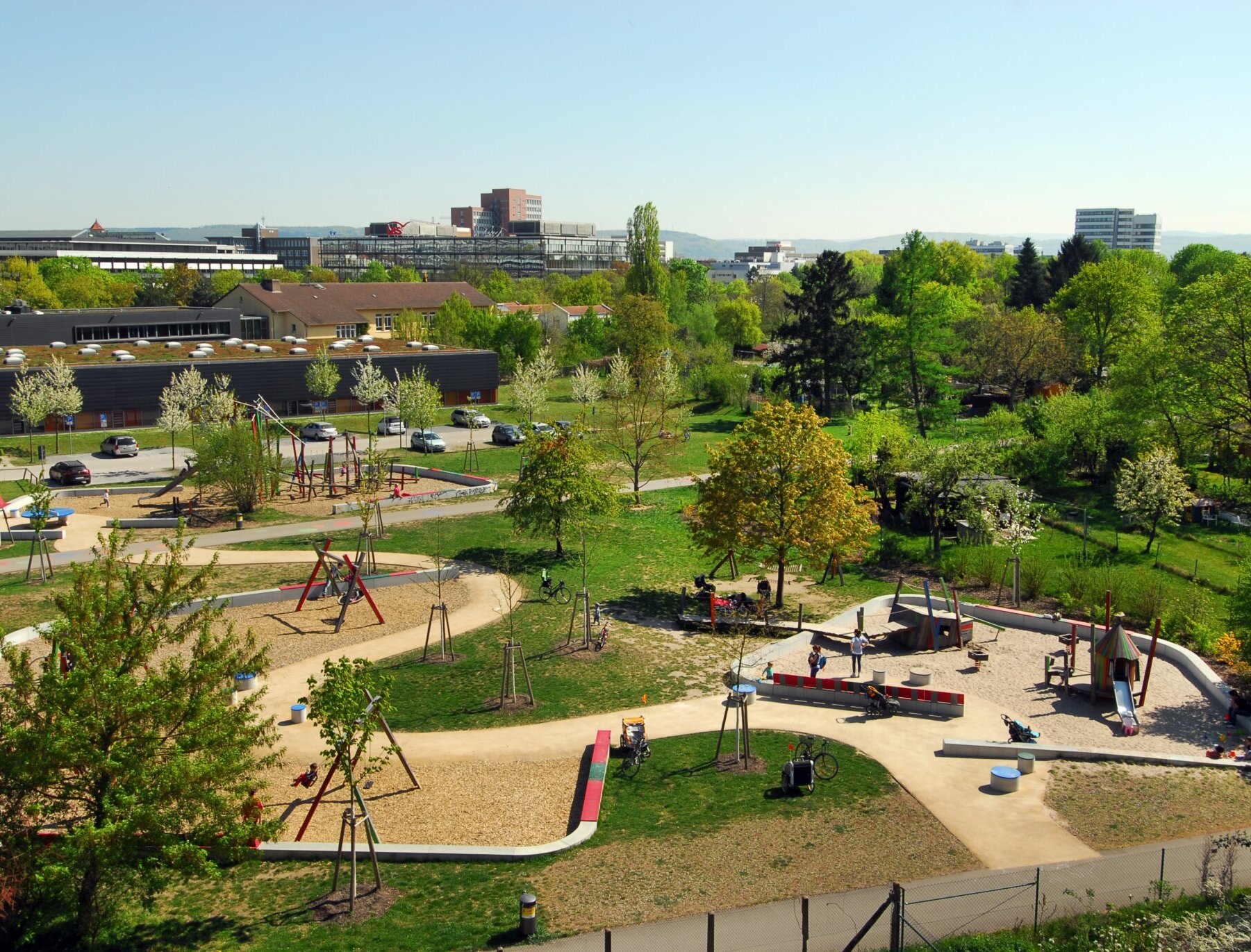 Das Bild zeigt eine Großaufnahme des Spielplatz am Weinbrennerplatz. 