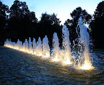 Eine besondere Stimmung gibt es am 30. Juni und 1. Juli beim Karlsruher Nacht-Zoo zu erleben.