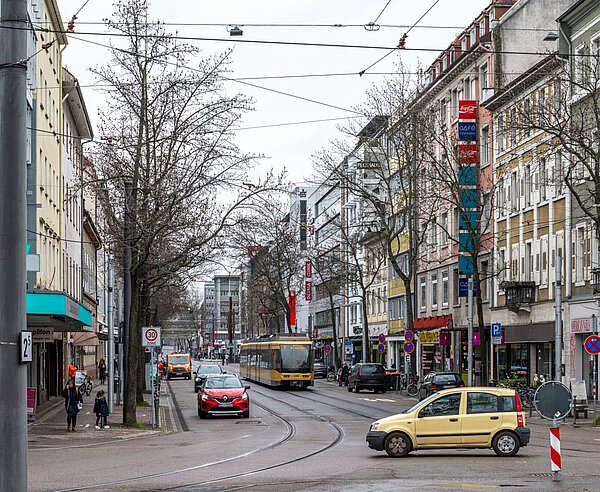 Die Kaiserstraße, vom Kaiserplatz aus gesehen.