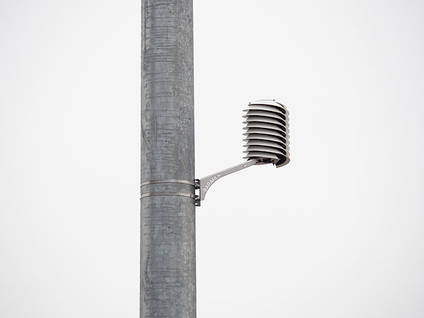 Klimasensor an Laternenmast
