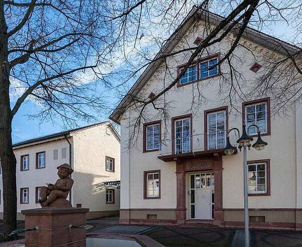 Außenansicht des Gebäudes der Ortsverwaltung Neureut