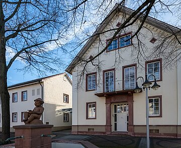 Außenansicht des Gebäudes der Ortsverwaltung Neureut