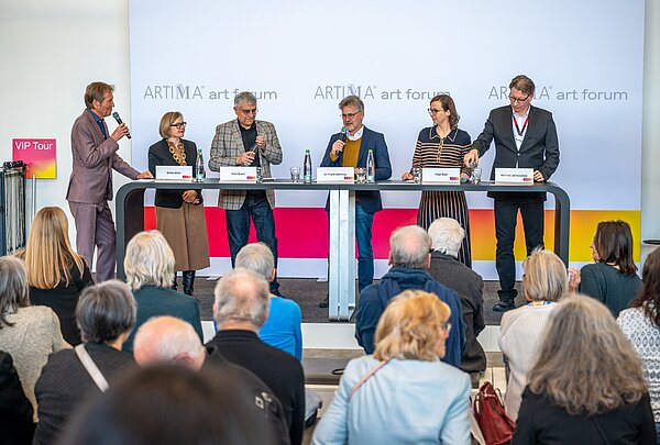 Zur Eröffnung fand eine Pressekonferenz mit Messe Karlsruhe-Geschäftsführerin Britta Wirtz, Staatssekretär Arne Braun,  Oberbürgermeister Dr. Frank Mentrup,  art-Projektleiterin Olga Blaß und Messe-Beiratsvorsitzenden Kristian Jarmuschek (v.l.) statt. 
