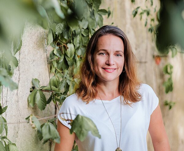 Die Autorin Alicia Sérieux liest am Donnerstag, 16. Oktober In der Stadtbibliothek im Neuen Ständehaus liest aus ihrem Fantasy-Thriller „Shadow Bound – Das Vermächtnis der Schatten“.