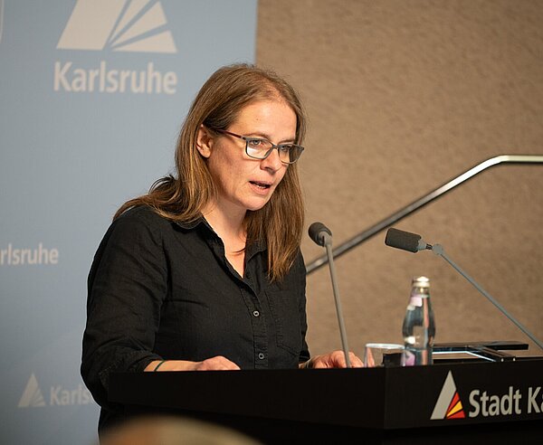 Deutliche Kritik zu den geplan-ten Kürzungen äußerte Stadträtin Anne-Kathrin Berghoff (Die Lin-ke-Fraktion).